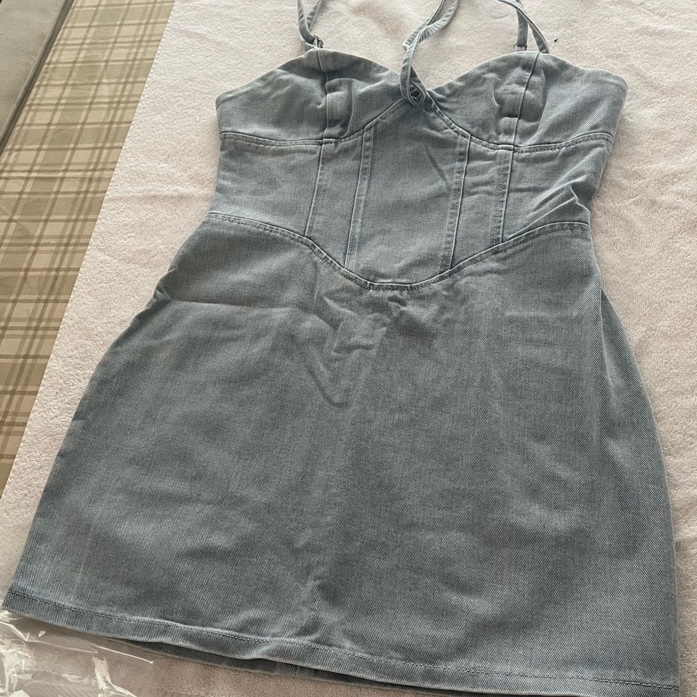NWT PrettyLittleThing Lite Blue Wash Corset Panel Denim Mini Dress Size 6 - Picture 1 of 10